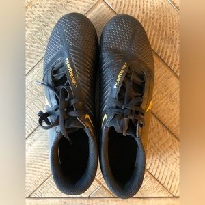 Lightly worn phantom Nike cleats 6.5